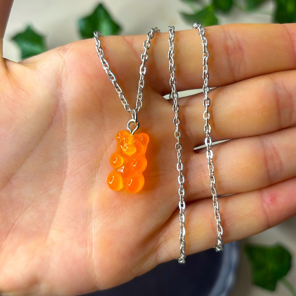 Cute gummy bear necklace 8 1/2 can extend to 9 1/2